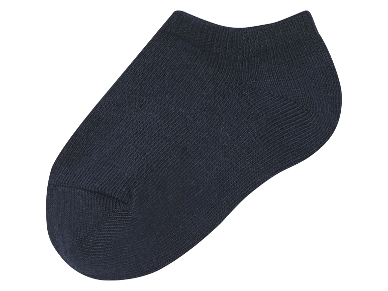 Une chaussette bleu marine.