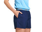 Short de sport bleu marine avec un t-shirt bleu clair et le logo 'Relive'