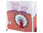 Une voiture jouet rouge Peppa Pig avec une horloge tournante.
