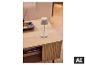 Lampe de table rechargeable LIVARNO® LED sur une table en bois avec diffuseur. [image générée par l'IA]