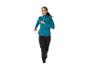 Femme courant en sweat-shirt turquoise et leggings noirs.