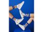 Sneakers blanches et chaussettes Lidl : style décontracté et coloré.