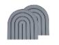 Deux sets de table en silicone gris avec des formes rondes.