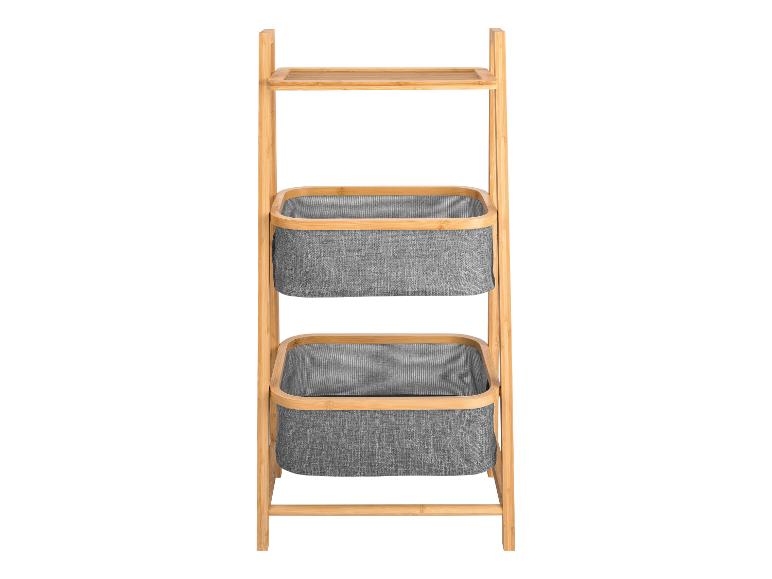 Étagère en bambou avec deux paniers en tissu gris et une étagère supérieure