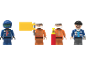Quatre figurines de jeu avec casques et vêtements de travail sur fond noir.