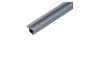Rail profilé en aluminium gris avec une fente et un noyau creux