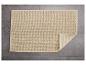 Tapis de bain beige texturé pour salle de bain.
