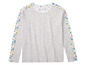 Un t-shirt gris à manches longues avec un imprimé floral sur les manches.