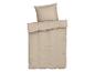 Ensemble de literie beige comprenant une housse de couette, une taie d'oreiller et une taie de traversin.