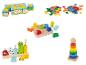 Jouets en bois pour enfants, y compris des puzzles, une tour et un trieur de formes.