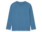 Un t-shirt bleu à manches longues.