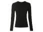 Un pull noir à manches longues.