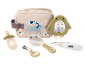 Kit de soins pour bébé avec trousse de toilette, thermomètre de bain, thermomètre numérique, brosse, coupe-ongles et anneau de dentition.