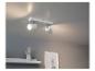 Spot de plafond blanc avec deux lampes.