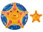 Siège de bain bébé en forme d'étoile de mer jaune et anneau gonflable bleu à motifs marins.