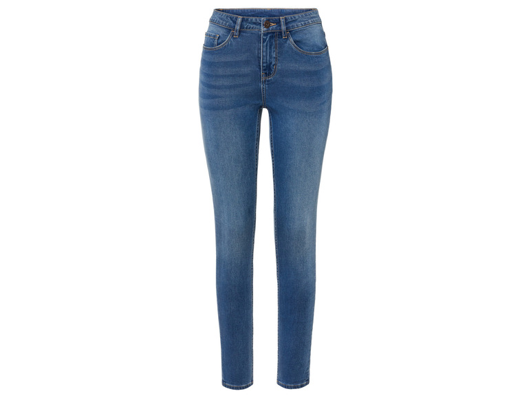 Un jean skinny bleu pour femme.