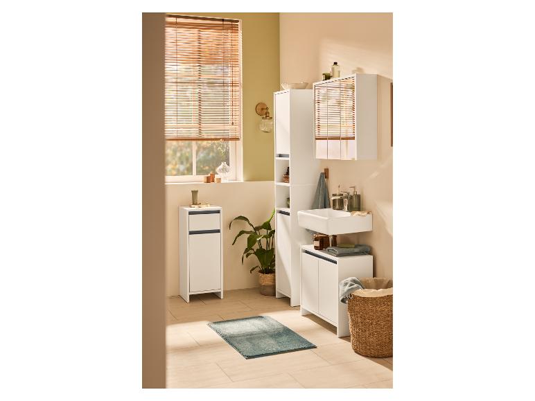 Armoire de toilette avec miroir LIVARNO home Oslo dans une salle de bain moderne.