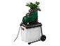 Un broyeur de jardin Bosch vert avec un bac de collecte blanc et une roue sur fond blanc.