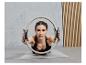 Femme faisant de l'exercice avec un cercle de Pilates