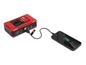 Une power bank Ultimate Speed ​​charge un smartphone.