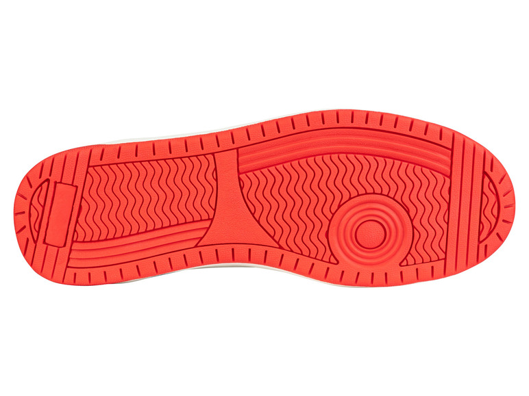 La semelle d'une sneaker rouge avec un accent blanc.