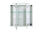 Armoire de salle de bain blanche avec trois portes miroir, étagères en verre et éclairage LED