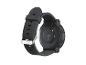 Une montre noire avec un bracelet en silicone