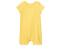 Une combinaison jaune pour bébé.