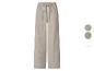 Pantalon large en mousseline beige avec taille ajustable et cordon de serrage.