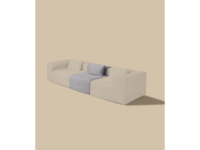 Canapé modulaire beige et gris sur fond beige.