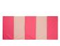 Un tapis de jeu rose et beige pour enfants.