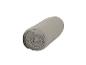Un drap gris roulé.