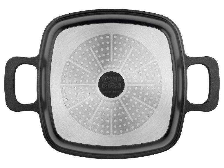 Une poêle carrée Tefal à deux poignées.