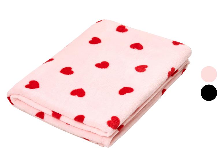 Plaid polaire rose à motif cœurs, avec échantillon de couleur rose et noir.