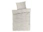 Parure de lit beige : housse de couette, taie d'oreiller et taie de traversin.