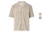 Chemise à manches courtes rayée beige et crème.