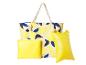Sac de plage à imprimé citron, trousse et coussin gonflable jaunes.