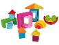 Blocs de bois de différentes formes et couleurs, y compris une maison, un arc et un carré.