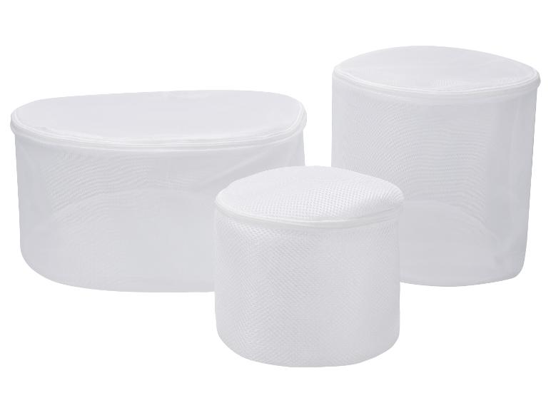 Lot de trois sacs à linge blancs de différentes tailles
