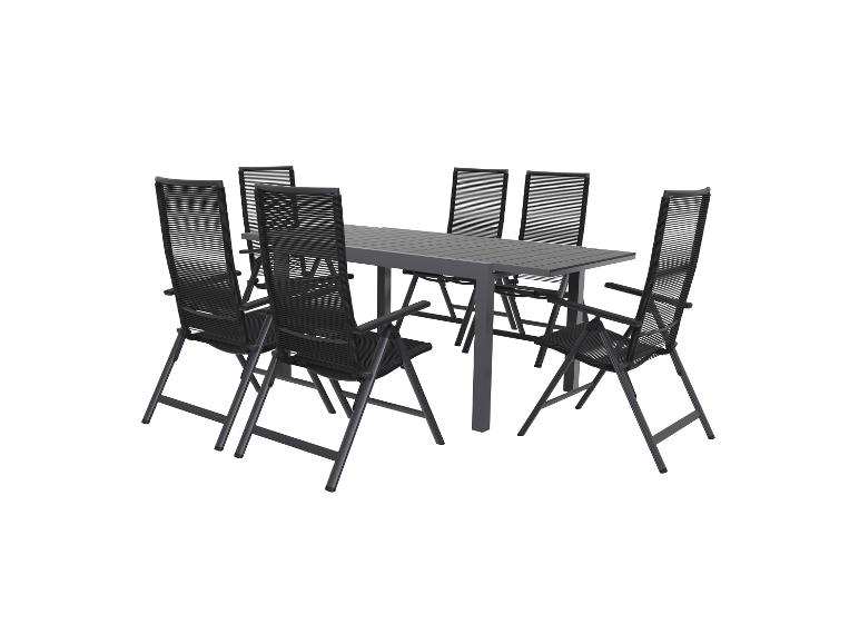 Ensemble table et chaises de jardin : table rectangulaire et six chaises pliantes en résine tressée noire.