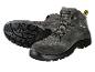 Deux chaussures de travail grises Parkside avec des semelles noires.