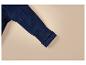 Un pantalon de survêtement bleu marine avec une doublure en polaire.