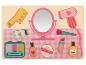Puzzle en bois sur le thème du maquillage et de la coiffure, avec miroir, sèche-cheveux et cosmétiques.