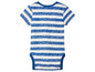 Un body blanc pour bébé avec des rayures bleues à motifs de vagues.