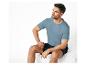T-shirt et short pour homme : confort et style décontracté.