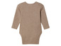 Un body bébé à manches longues de couleur beige.