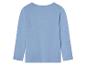 Un t-shirt bleu clair à manches longues.