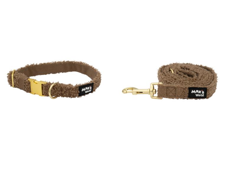 Collier et laisse marron pour chien en matière pelucheuse avec fermoirs métalliques.