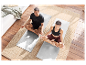 Couple méditant sur des tapis de yoga Gaiam.
