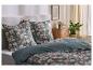 Chambre avec lit, parure de lit fleurie et tête de lit grise
